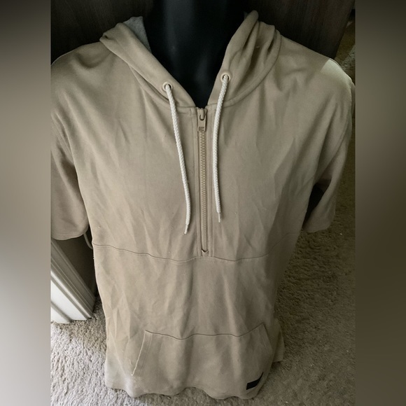 Under Armour Other - Men’s used fitted size XL UA under armour hoodie shirt short sleeve beige Pre ow